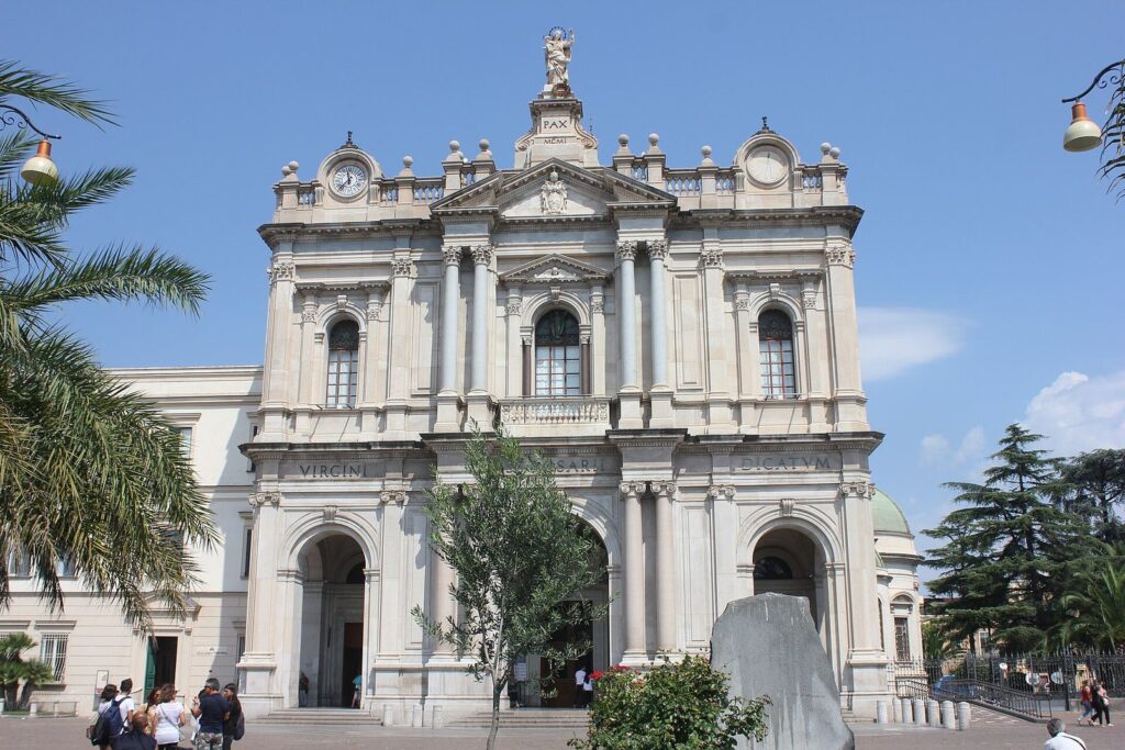 Fachada del Santuario de la Virgen del Rosario de Pompeya, fundado por San Bartolo Longo